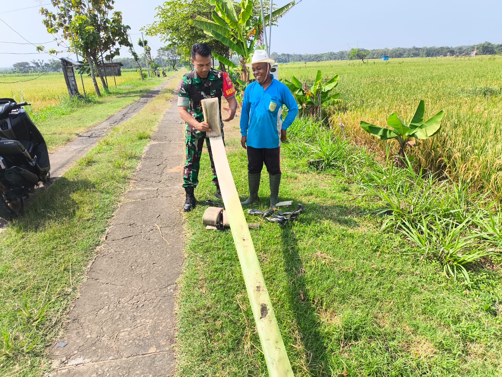 Serda Lilies Bantu Petani Pengairan Sawah