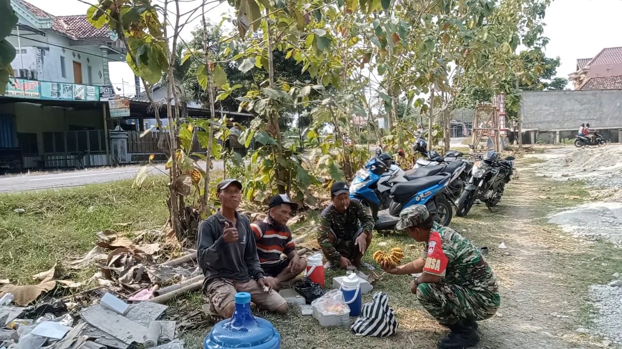 Membangun Hubungan Baik dengan Warga Babinsa Aktif Turun Ke Wilayah