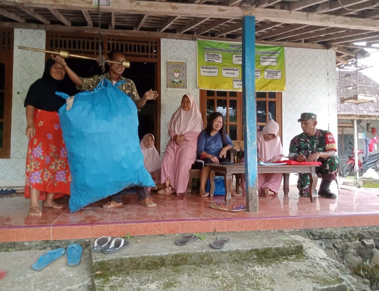 Peran Babinsa Sunggingan dalam Program Bank Sampah