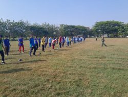 Babinsa Latih Paskibraka