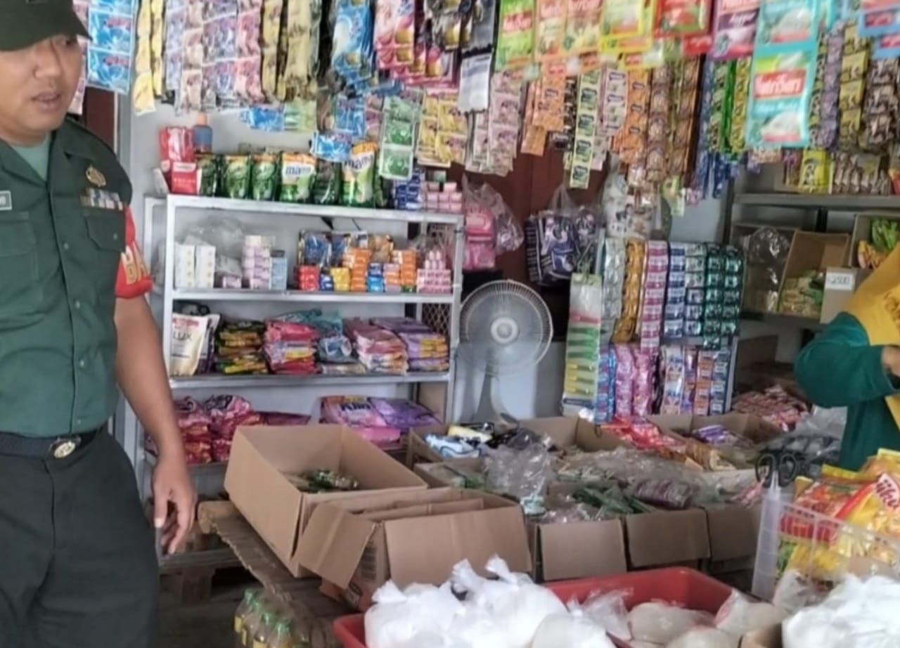 Babinsa Cek Harga Sembako di Pasaran