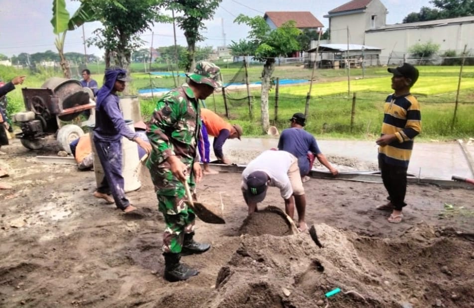 Surasno Bantu Penambalan Jalan