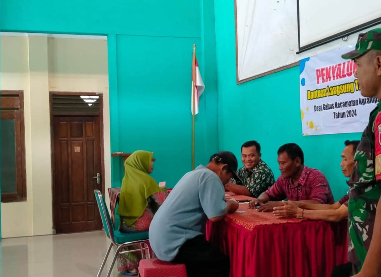 Babinsa Dampingi Penyerahan BLT DD