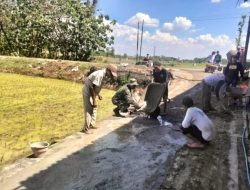 Surasno Memimpin Kerja Bakti Perbaikan Jalan Rusak