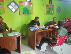 Babinsa: Bandung Mendekatkan Diri dan Membantu Warga Melalui Cek Data di Kantor Desa