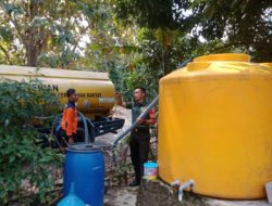 Babinsa Salurkan Air Bersih untuk Warga Terdampak Kekeringan