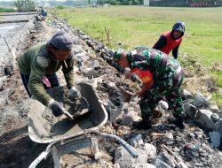 Gotong Royong Membangun Talud Jalan