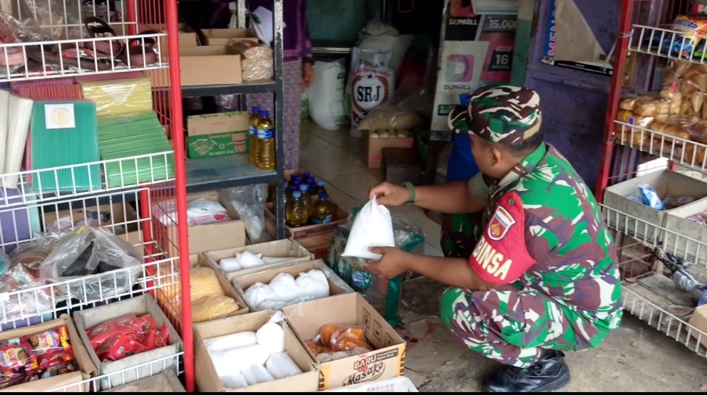 Pemantauan Harga Sembako oleh Babinsa Desa Gilirejo