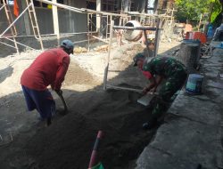 Bantu Rehab Rumah Wujud Kedekatan Babinsa dan Masyarakat