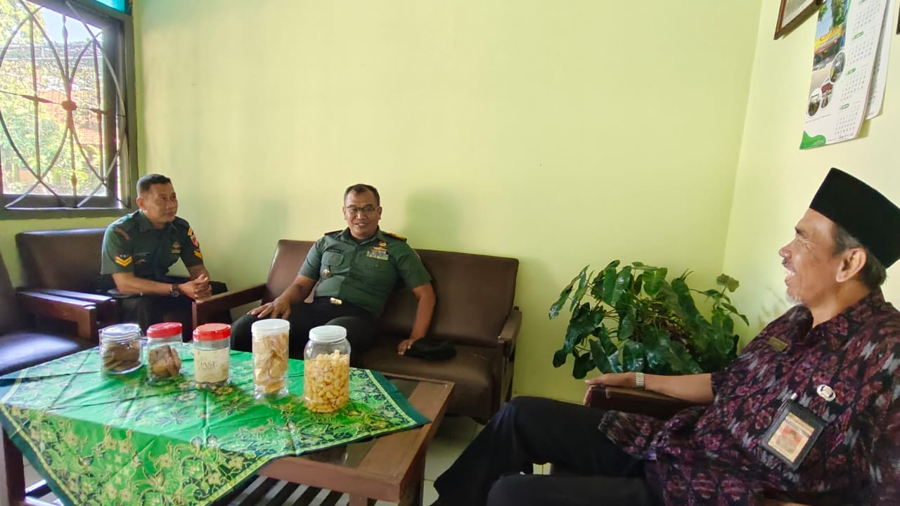 Danramil Kunjungi SMP Negeri I Karangmalang, Himbau Hindari Narkoba dan Tawuran