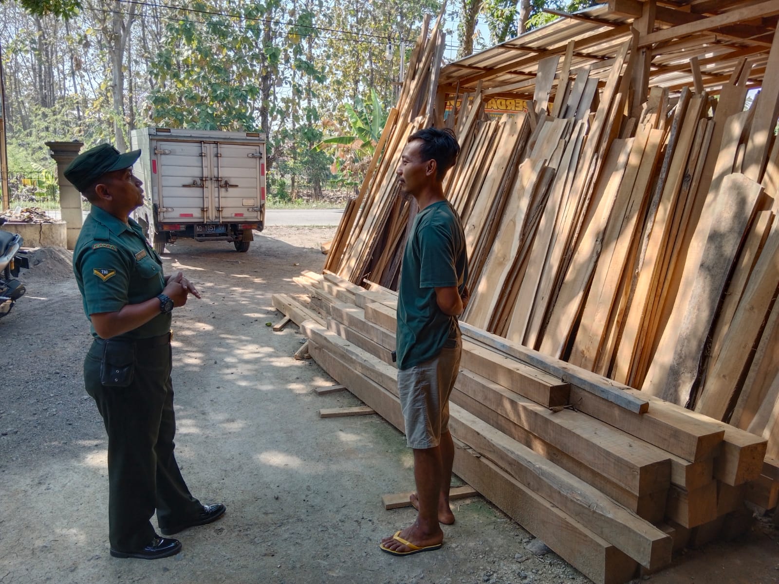 Babinsa Desa Tanggan Himbau Warga Waspada Kebakaran di Musim Kemarau