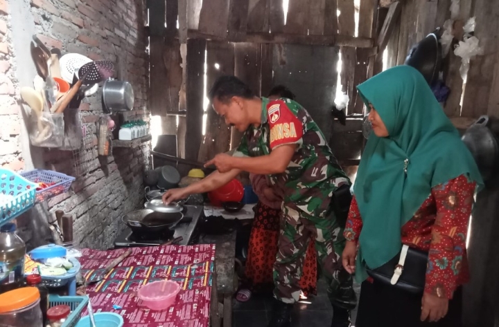 Babinsa Bergerak Cepat: Berantas Nyamuk Demam Berdarah, Jaga Kesehatan Masyarakat