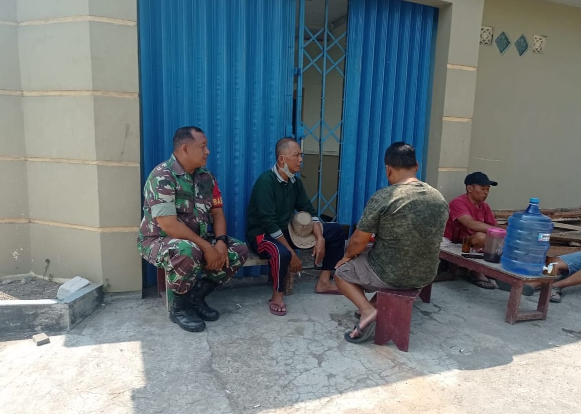 Membangun Hubungan Yang Harmonis Babinsa Kunjungi Warganya