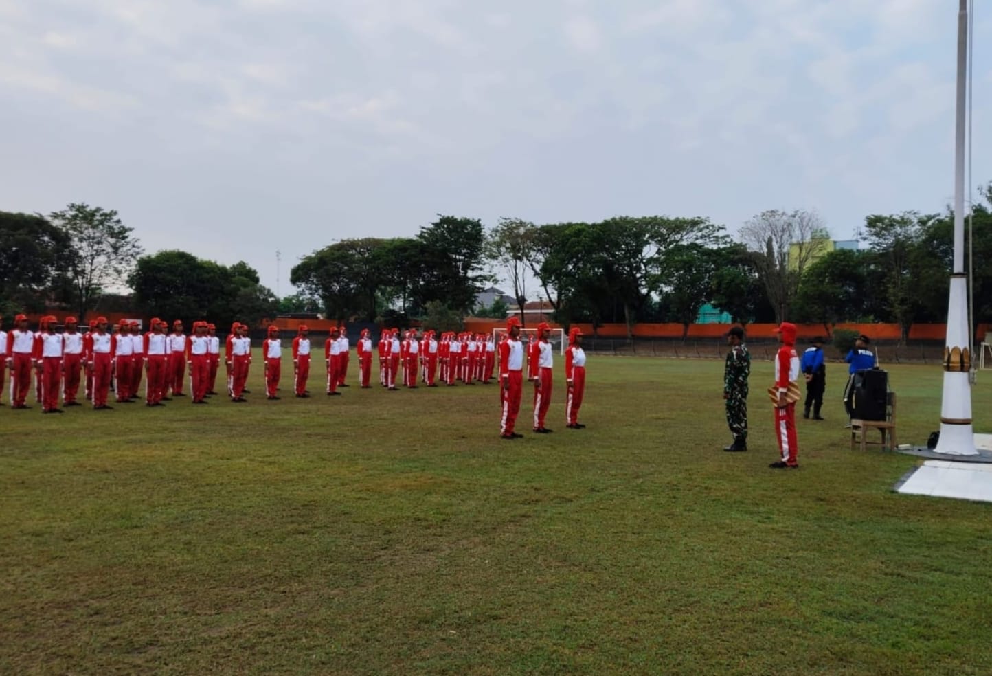 Babinsa Latih PBB 76 Siswa Siswi Anggota Paskibraka Tingkat Kabupaten