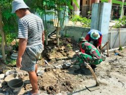 Babinsa Berperan Aktif Membangun Talud Jalan di Desa Gebang