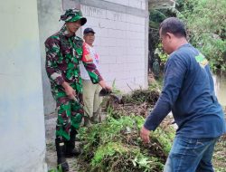 Babinsa Brangkal Berperan Aktif Dalam Menjaga Kebersihan Lingkungan Sekitar Sungai