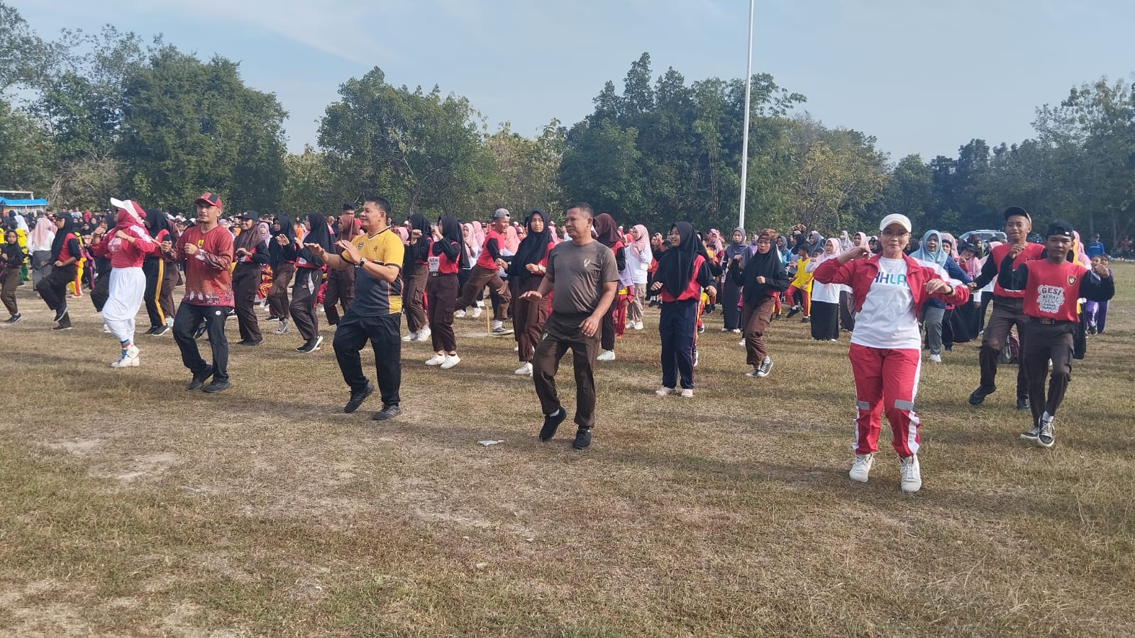 Menyongsong HUT RI Ke 79 Koramil Gesi dan Muspika Gelar Senam Bersama