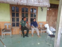 Babinsa dan Ibu  Sumarsih Menjalin Komunikasi yang Hangat untuk Meningkatkan Kesejahteraan