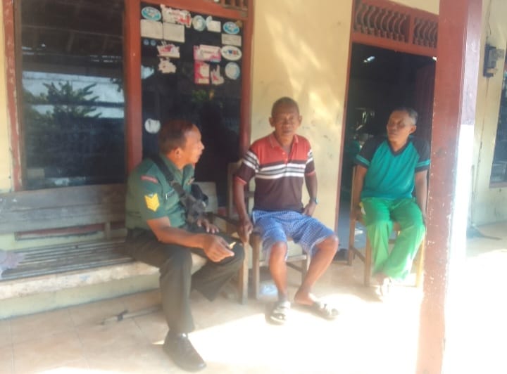 Babinsa Himbau Warga Jaga Kesehatan di Tengah Cuaca Tak Menentu