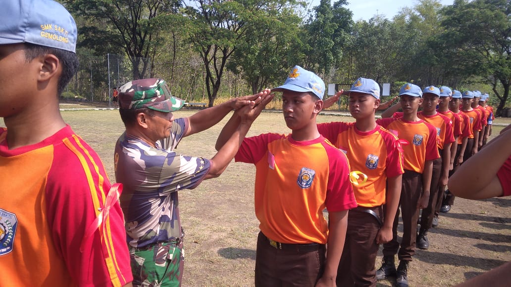 Babinsa Koramil Gemolong Jadi Garda Terdepan, Latih Kedisiplinan Melalui Baris-Berbaris