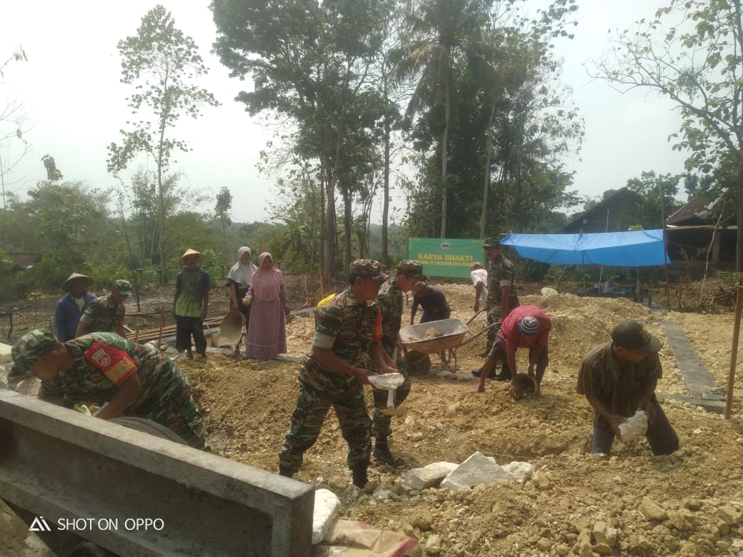 Peduli Tempat Ibadah, Koramil Gesi Berjibaku Bersama Warga Bangun Mushola