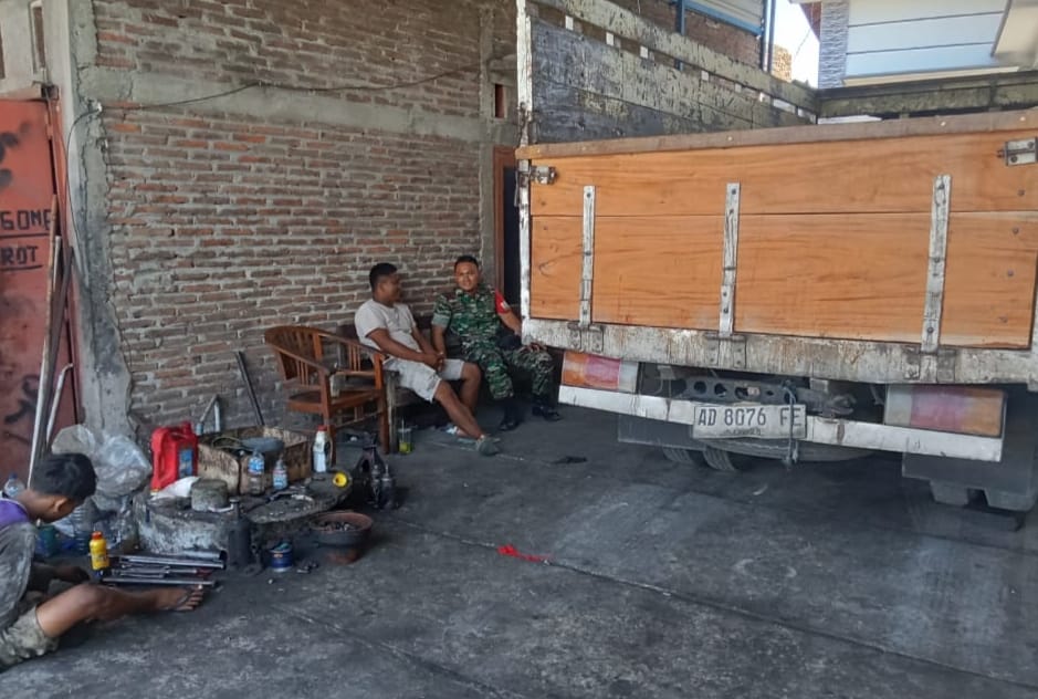 Babinsa  Bener Membaur Menjadi  Sahabat di Tengah Masyarakat