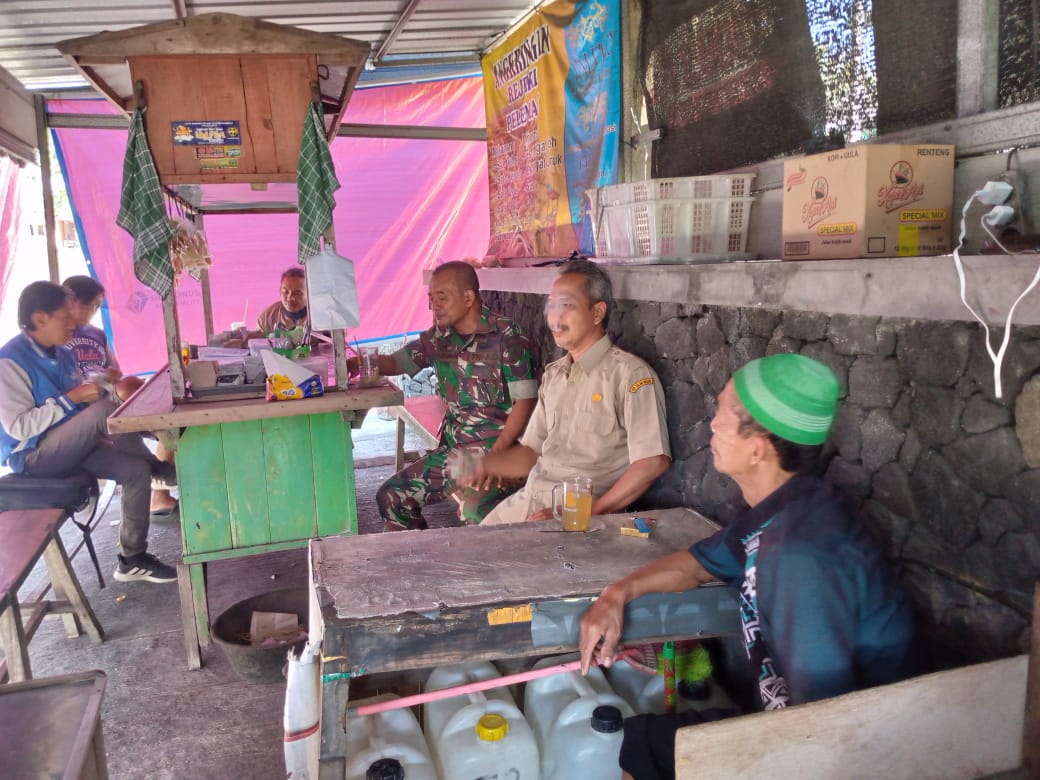 Babinsa Komsos dengan Warga, Jalin Silaturahmi dan Dengar Aspirasi