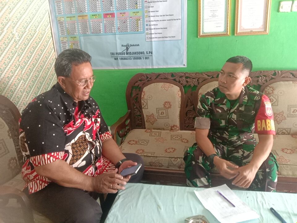 Babinsa Jalin Komunikasi dengan Tokoh Masyarakat Guna Jaga Sinergitas