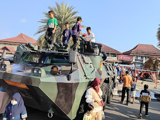 Ribuan Warga Meriahkan HUT TNI Ke- 79 di Alun – Alun Sragen