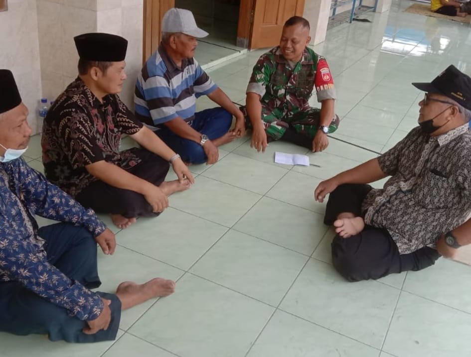 Babinsa Jalin Komunikasi dengan Tokoh Masyarakat, Kuatkan Sinergi