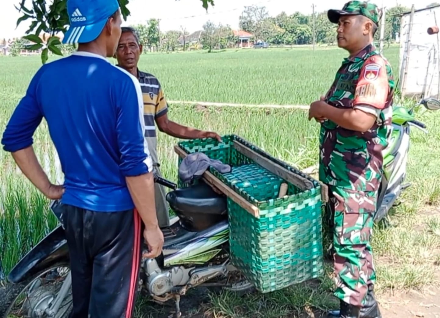 Babinsa Tanggan Buka Obrolan Menjembatani Kesenjangan dan Membangun Kedekatan