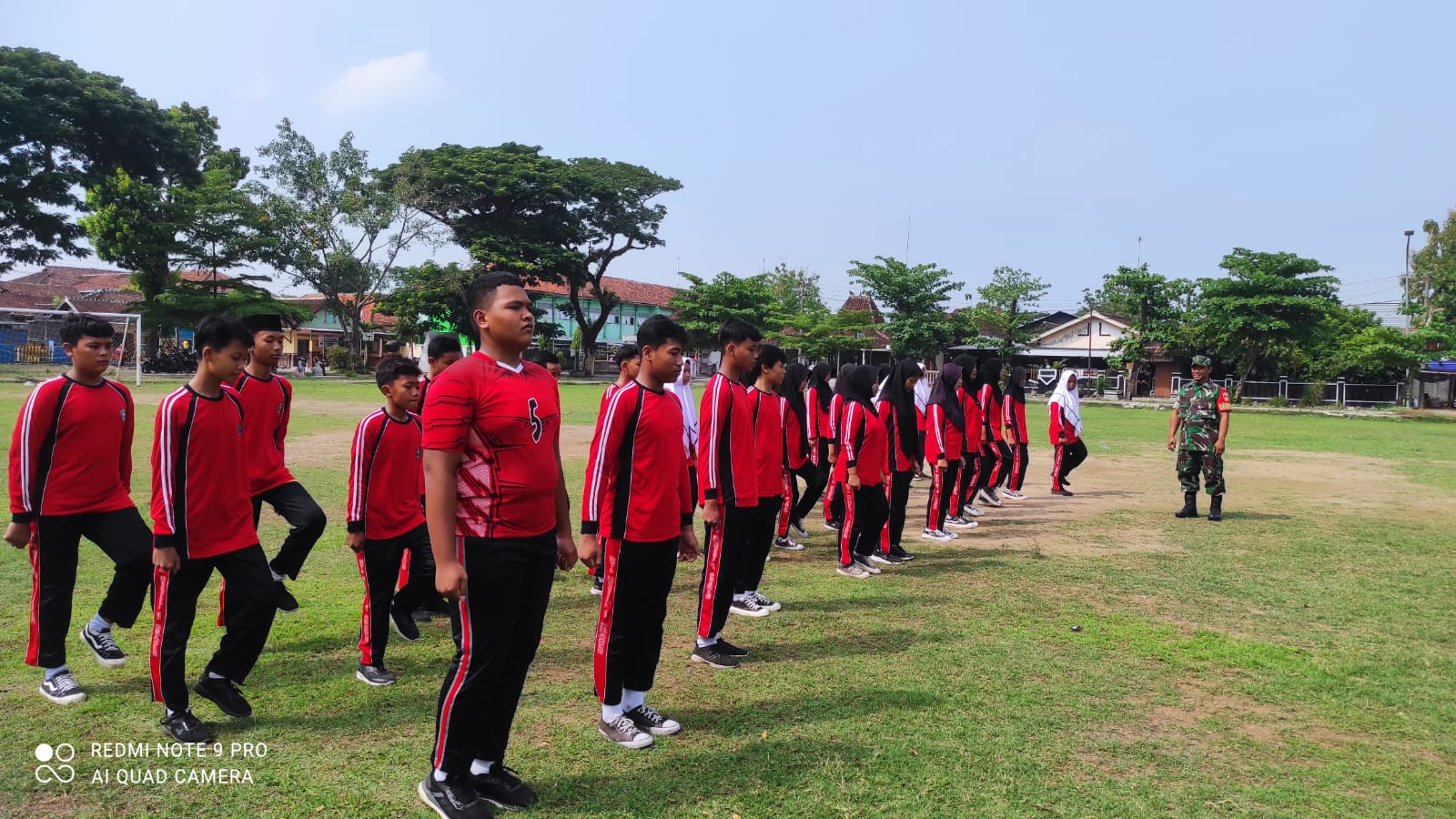 Babinsa Berikan Pelatihan Baris Berbaris, Tingkatkan Kedisiplinan dan Semangat Generasi Muda