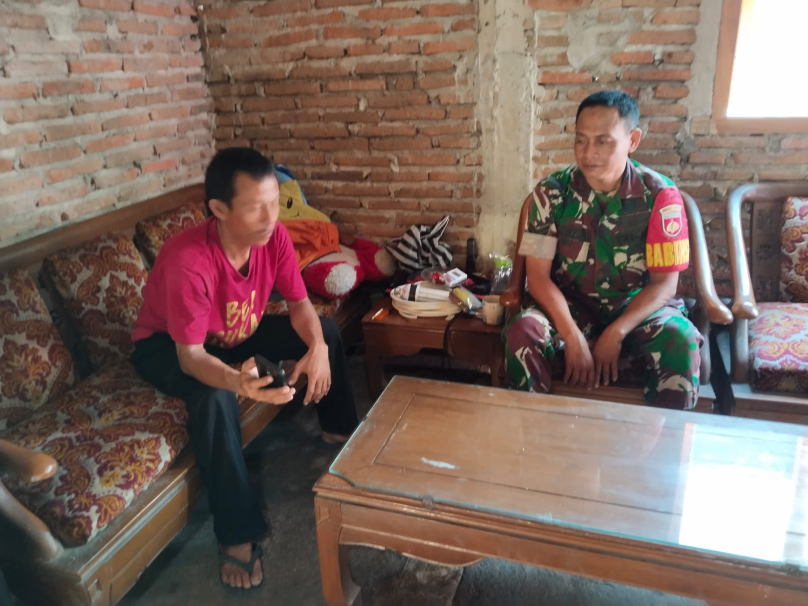 Babinsa Himbau Warga Tetap Jaga Kondusivitas Jelang Pilkada, Cegah Kerawanan