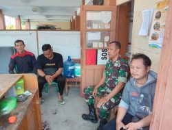 Serma Agus  Titip Pesan Waspada Bencana Saat Komsos dengan Warganya