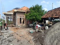 Peduli dengan Hunian Sujono, Babinsa Bantu Renovasi Rumah