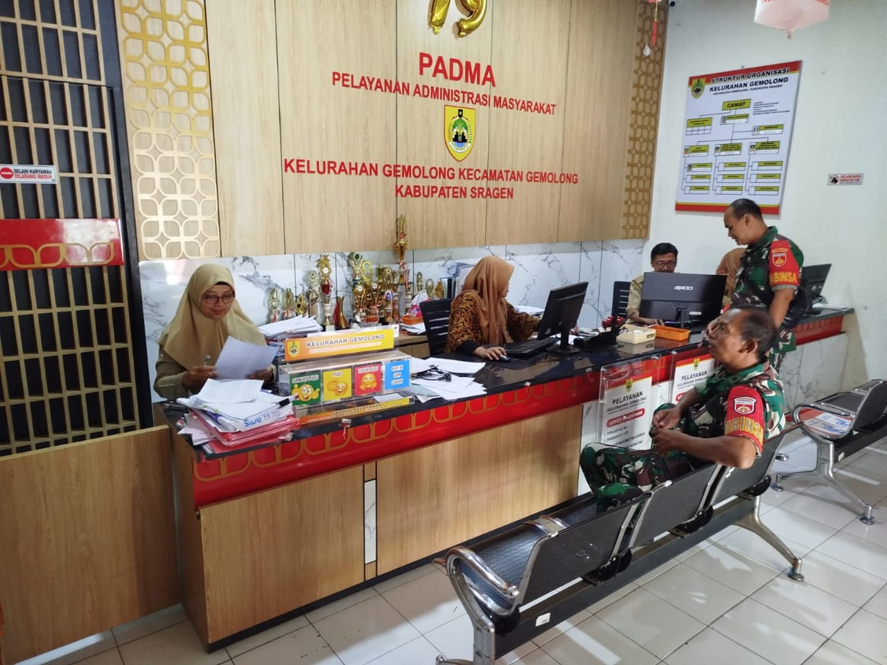 Babinsa Kel. Kragilan Koordinasi dengan Kantor Desa, Petakan Daerah Rawan Bencana