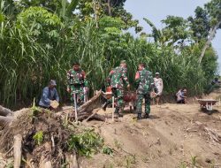 Babinsa Karya Bakti Pembuatan Drainase dan Gorong-Gorong Parit Jalan