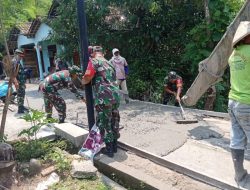 Babinsa: Perbaikan Jalan Desa, Demi Keselamatan Warga
