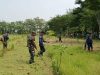 Babinsa Gotong Royong, Taman Kelurahan Kroyo Semakin Asri