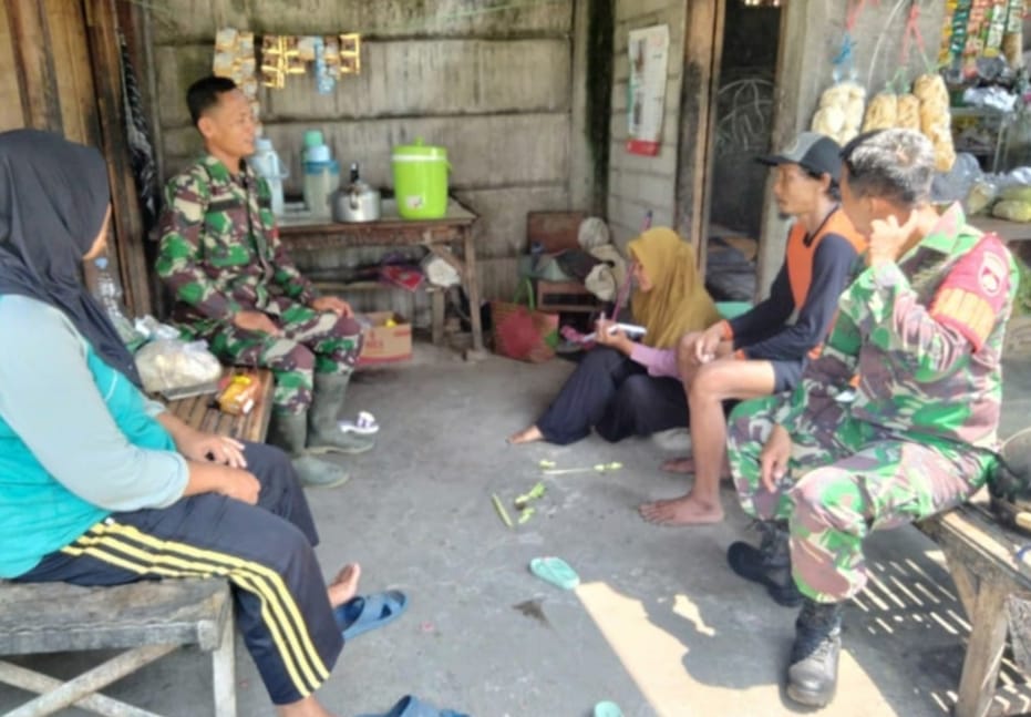 Babinsa Jalin Komunikasi dengan Tokoh Masyarakat, Sampaikan Pesan Penting untuk Keharmonisan Desa