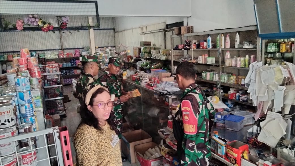 Antisipasi Lonjakan Harga Sembako, Babinsa Pantau Pasar dan Kios