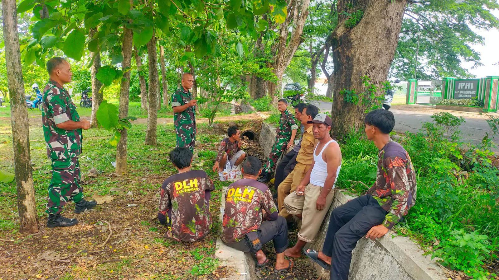 Serka Sugito : Hati-Hati! Bahaya Menebang Pohon di Dekat Jaringan Listrik