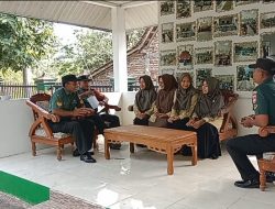 Babinsa Masuk Sekolah, Melaksanakan Komsos Dengan Kepala Sekolah dan Para Guru SD