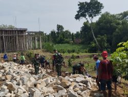 Babinsa dan Warga Gotong Royong Bangun Talud, Antisipasi Cuaca Ekstrim