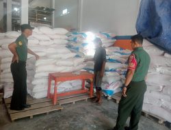 Intesifkan Pengawasan, Babinsa Cek Kios Pupuk Bersubsisi