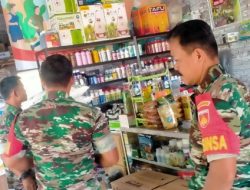 Babinsa Cek Persediaan Pupuk dan Obat Pertanian Di Kios Desa Binaan