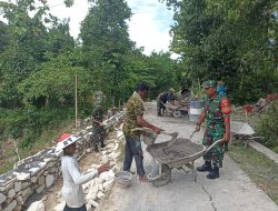 Musim Hujan Tiba Babinsa Kebut Pembangunan Talud