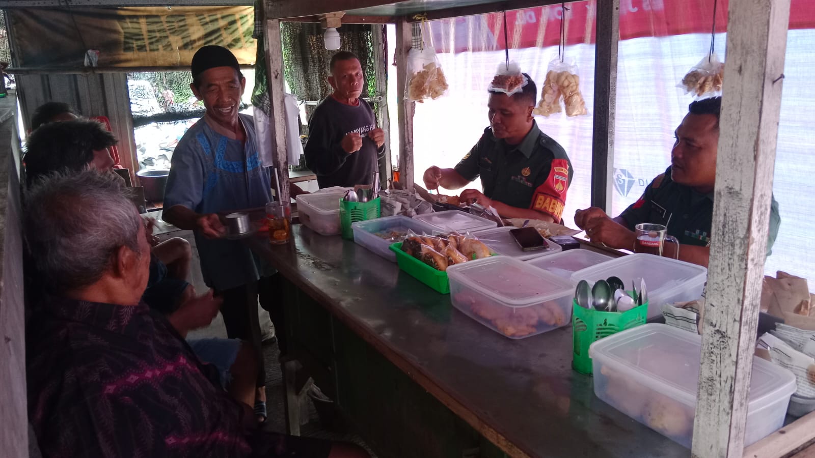 Secangkir Kopi Eratkan Hubungan Sutardi Dengan Warga Binaan