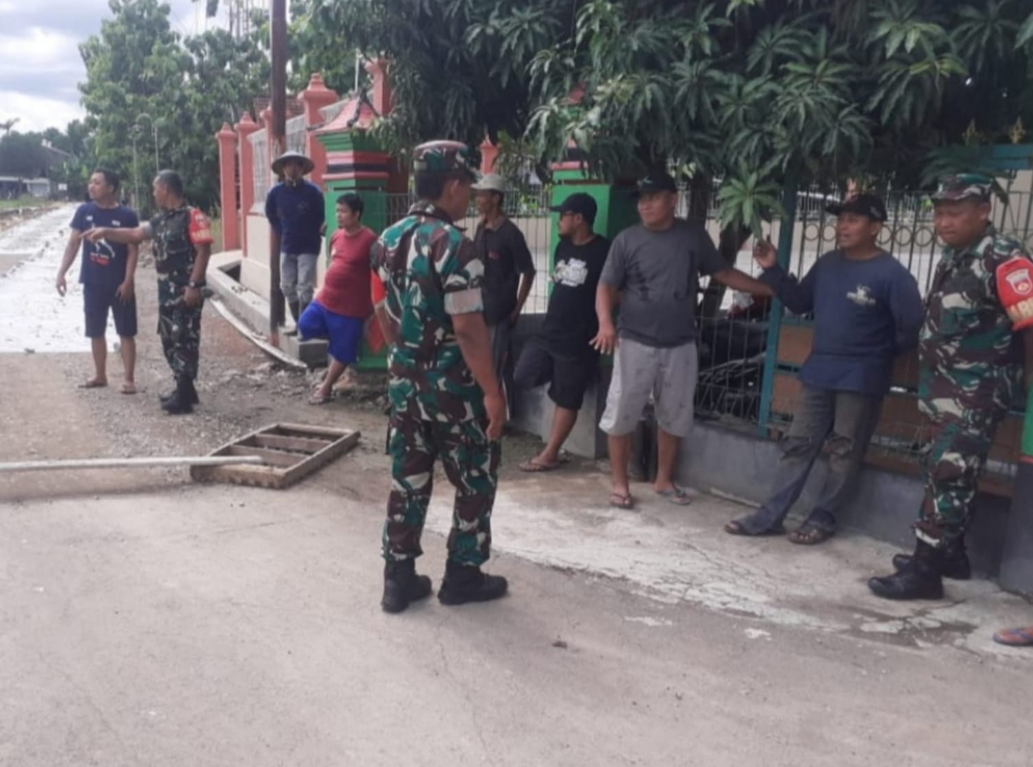 Masuk Musim Hujan, Babinsa Ingatkan Potensi Cuaca Ekstrem