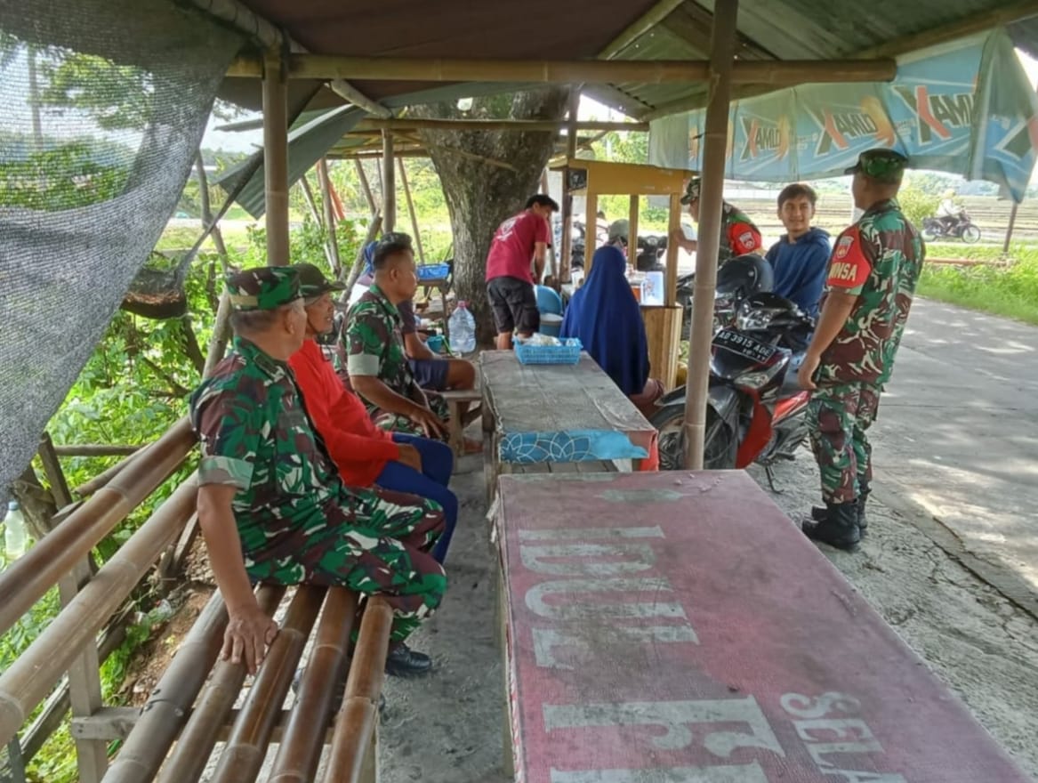 Candra  Himbau Warga Berhati-Hati Dijalan Disaat Musim Hujan